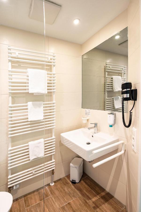 אהינגן Sternplatz Hotel מראה חיצוני תמונה
